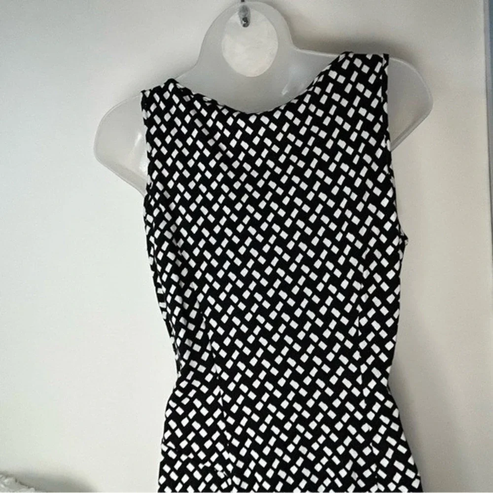 New York & Company Black/White Square Shapes Swing Dress Small‎
